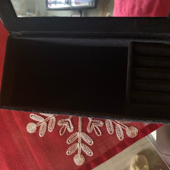 Cute little chaise lounge  jewelry box. Brand new - Picture 2 of 2